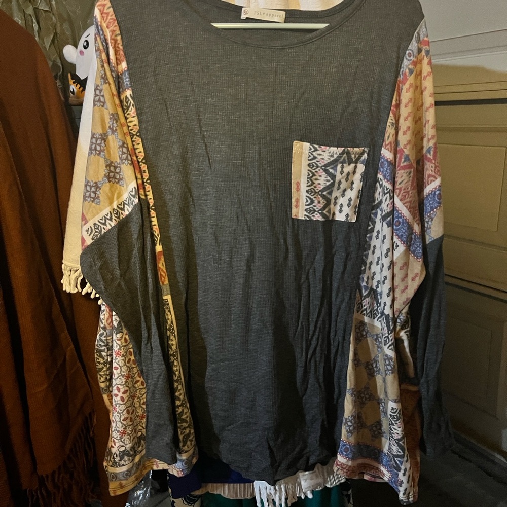 Patterned Sleeve Gray Tunic Top